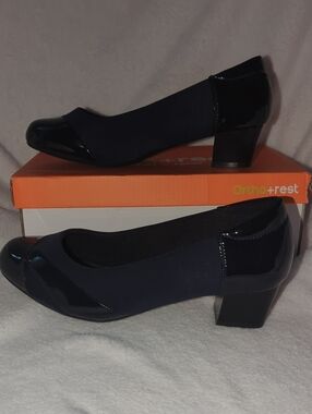 Women's Ortho + Rest Navy Low Block Heel Pump New!